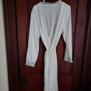 White robe size large